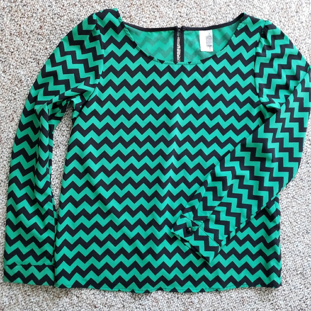 Francesca's Top Size Small